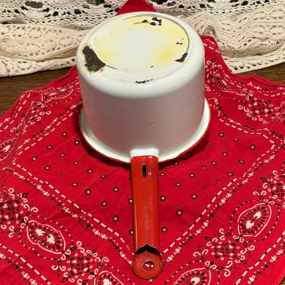 Vintage Farmhouse Red and White Enamel Saucepan - Picture 6 of 16